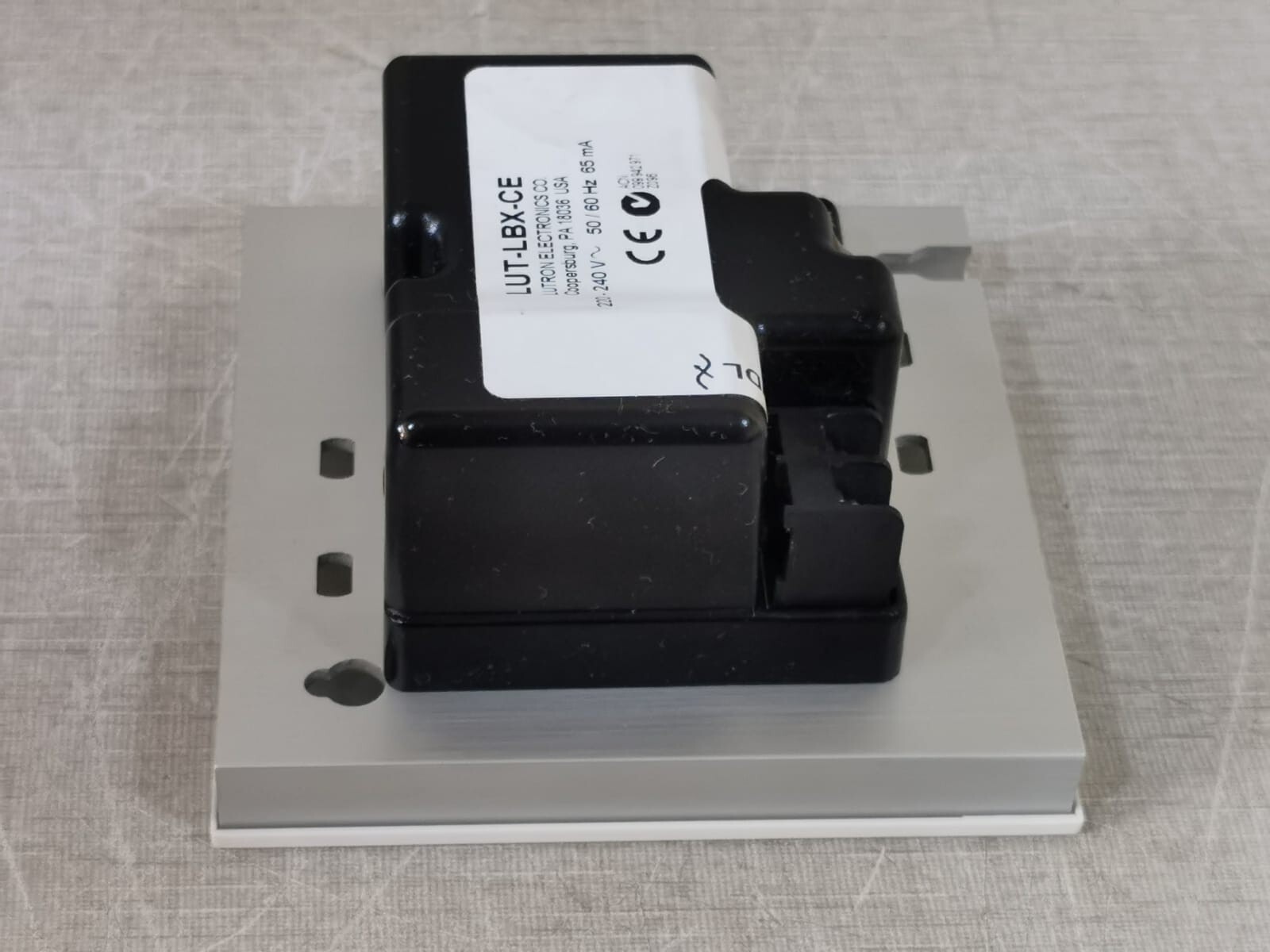 Lutron LUT-LBX-CE LUTRON LUT-LBX-CE Synthetic Minimum Load 9