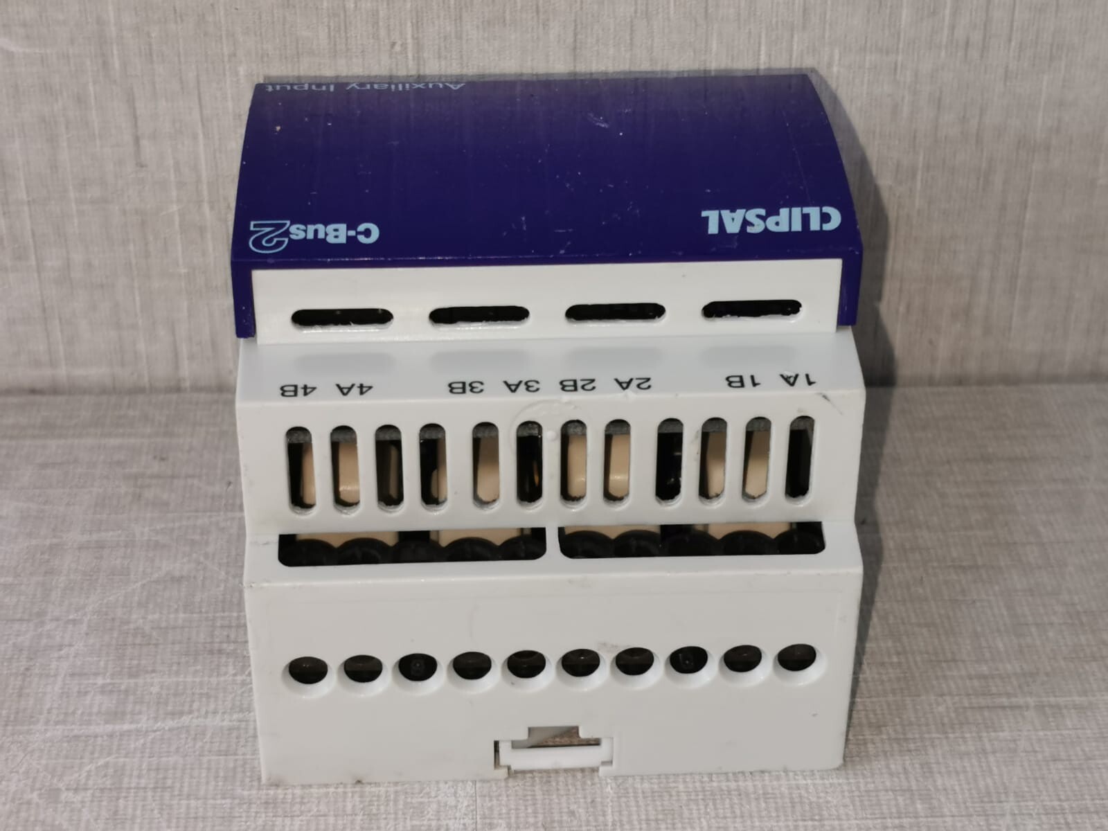 CLIPSAL L5504AUX CLIPSAL L5504AUX C-Bus2 Auxillary Switch Input Unit 4