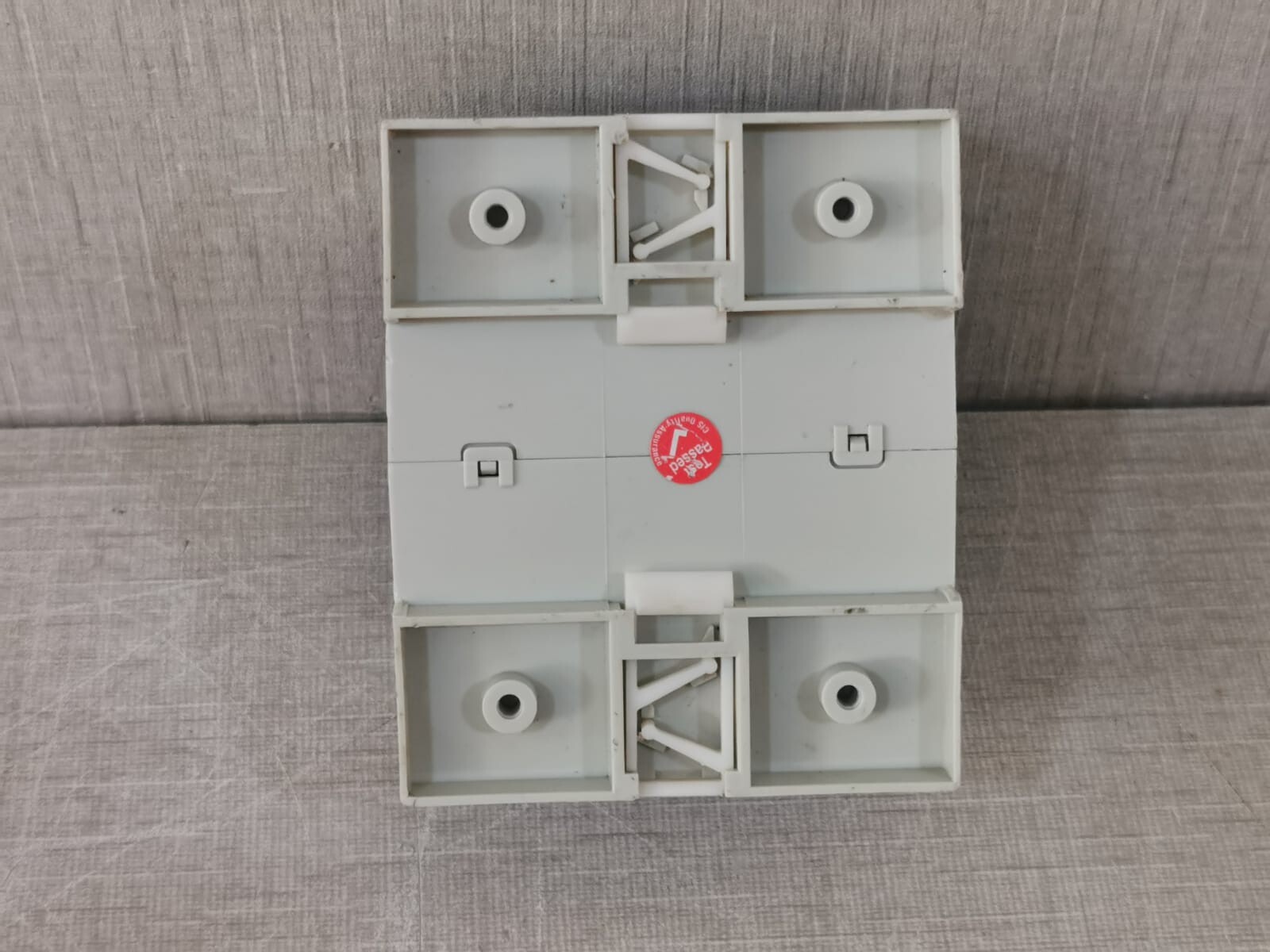 CLIPSAL L5504AUX CLIPSAL L5504AUX C-Bus2 Auxillary Switch Input Unit 9