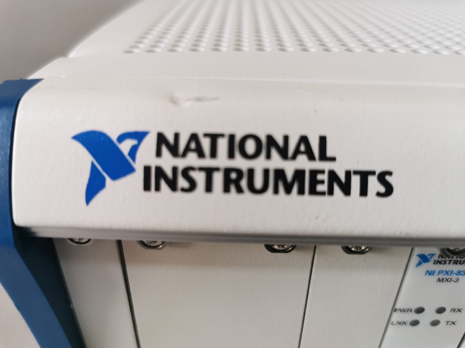 National Instruments NI PXI- 1042 NATIONAL INSTRUMENTS NI PXI- 1042 P/N:188079B-01 REV.02 CHASIS 6