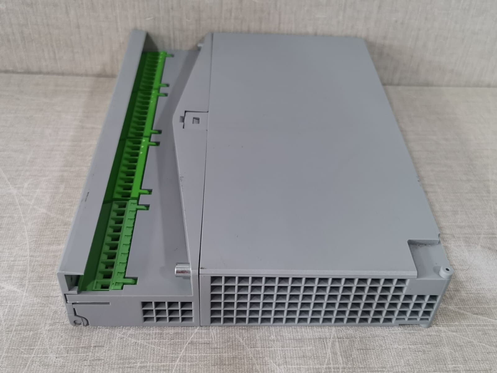 SCHLEICHER UBA-32 UBA32 SCHLEICHER UBA 32/2A (D) 31409245 DIGITAL OUTPUT MODULE 32x24VDC 2A 10