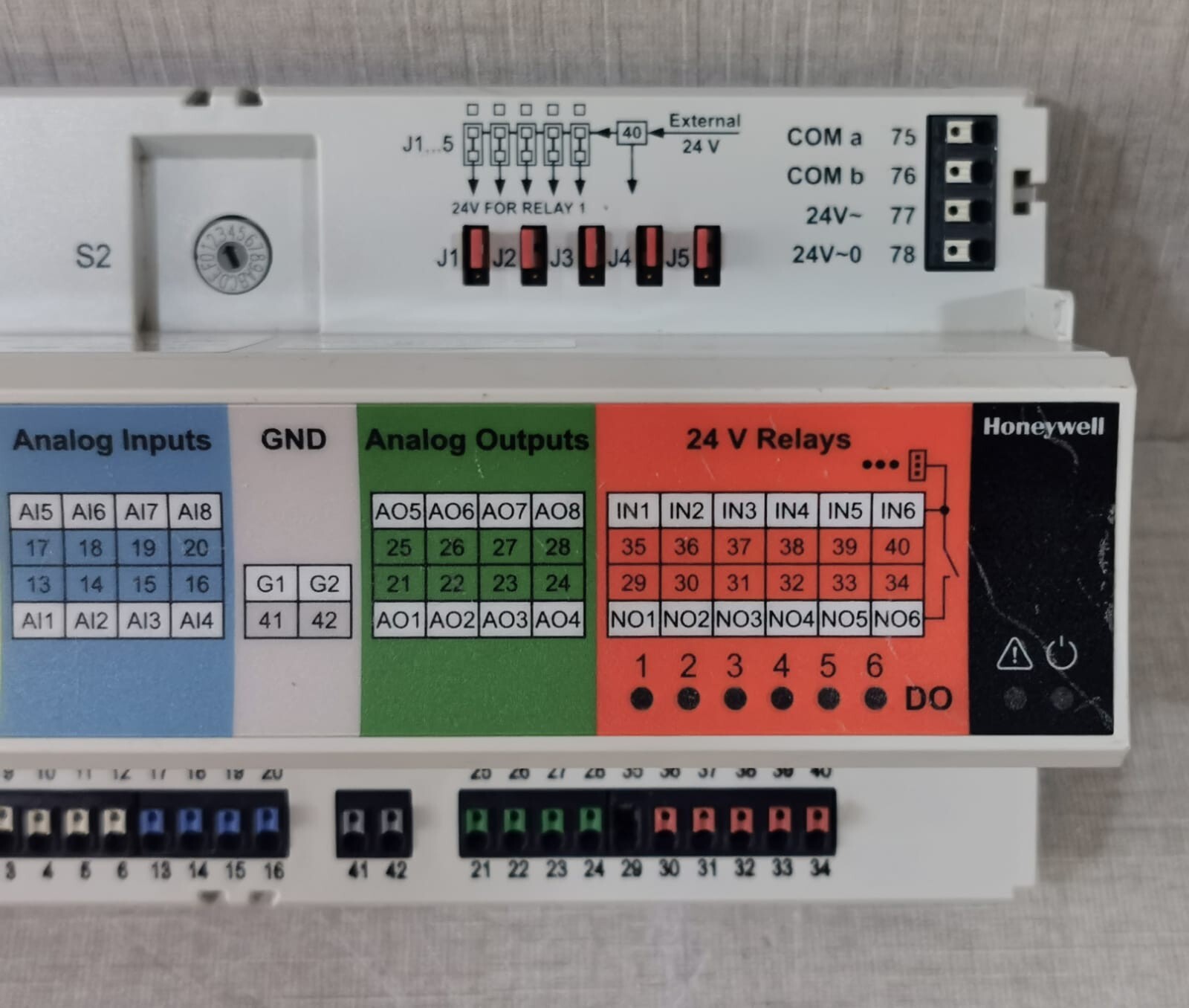 Honeywell AC-50 Honeywell XF830A I/O Modules 24VDC/AC, 50/60Hz max., 4-6VA 4