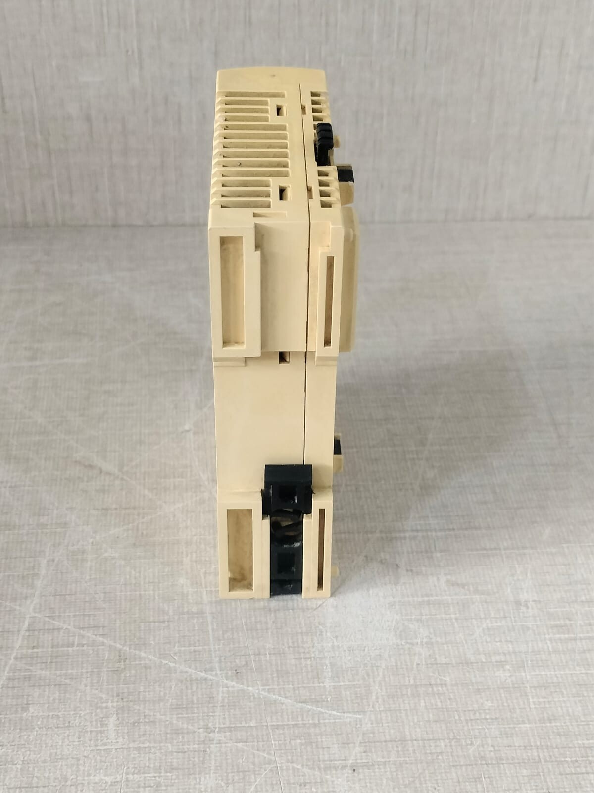 Schneider Electric TM2DRA16RT SCHNEIDER ELECTRIC MODICON TM2DRA16RT RELAY OUT 24VDC 9