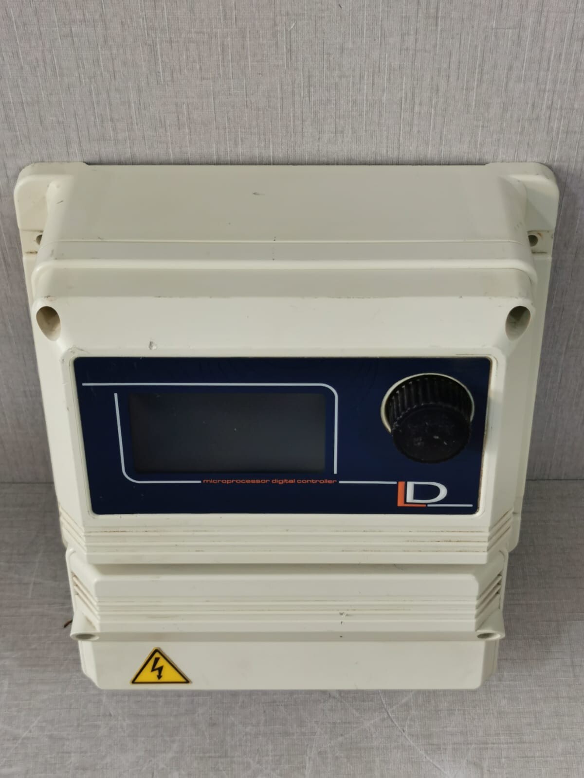 Digital BN0KGFV400000 EMEC LDSCL BN0KGFV400000 Microprocessor Digital Controller - NEED PASSWORD 6