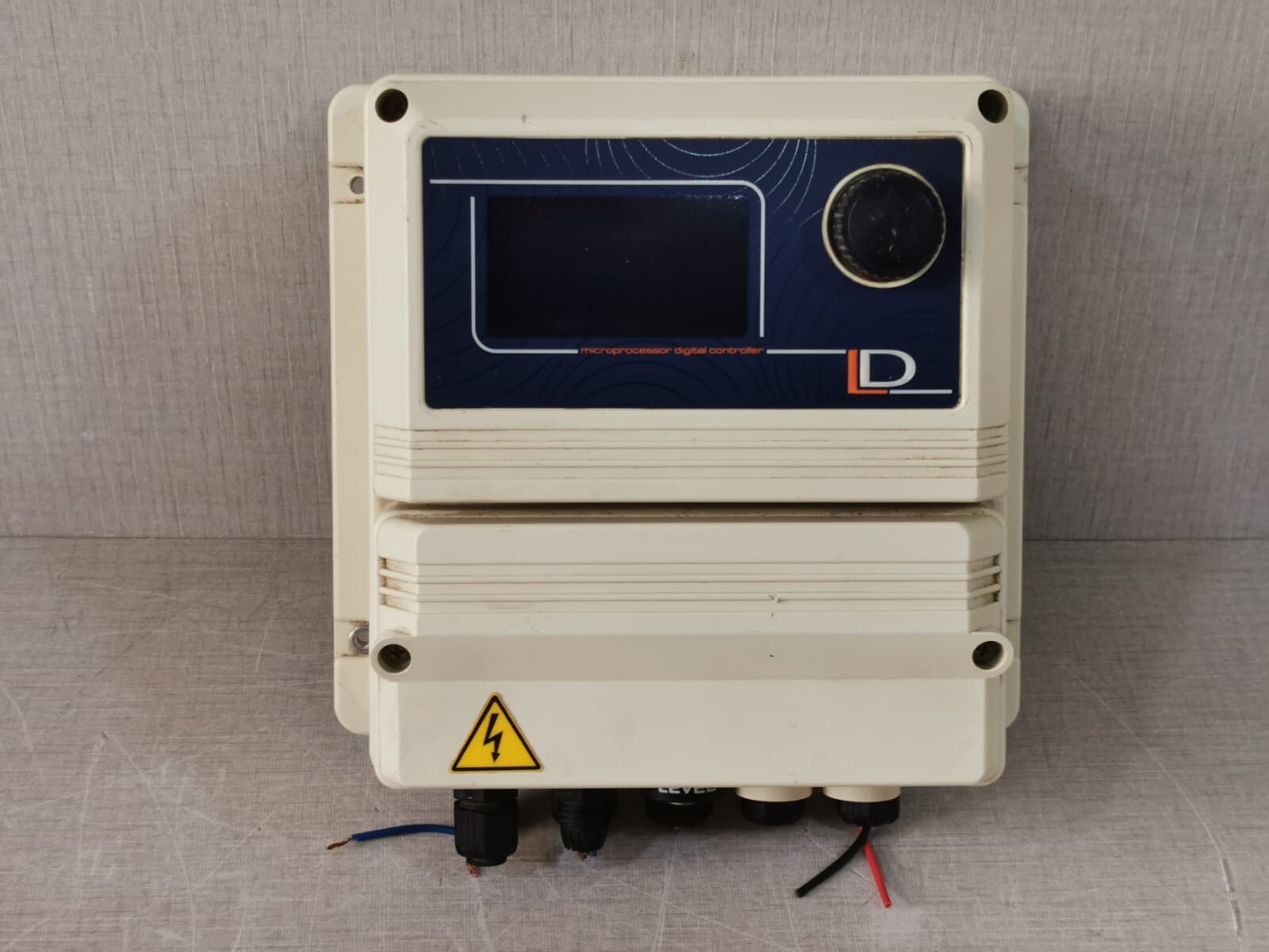 EMEC LDSCL BN0KGFV400000 Microprocessor Digital Controller - NEED PASSWORD