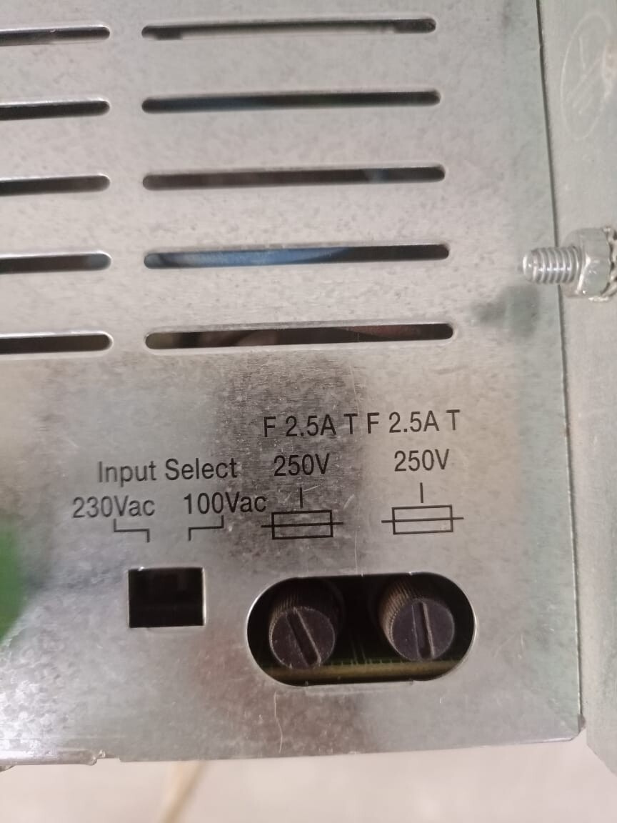 SELTA P/N- 645072009-AO-IT SELTA DC-UPS 24V 140W P/N- 645072009-AO-IT 100-230 V 50 Hz 2.5A/1.1A 6