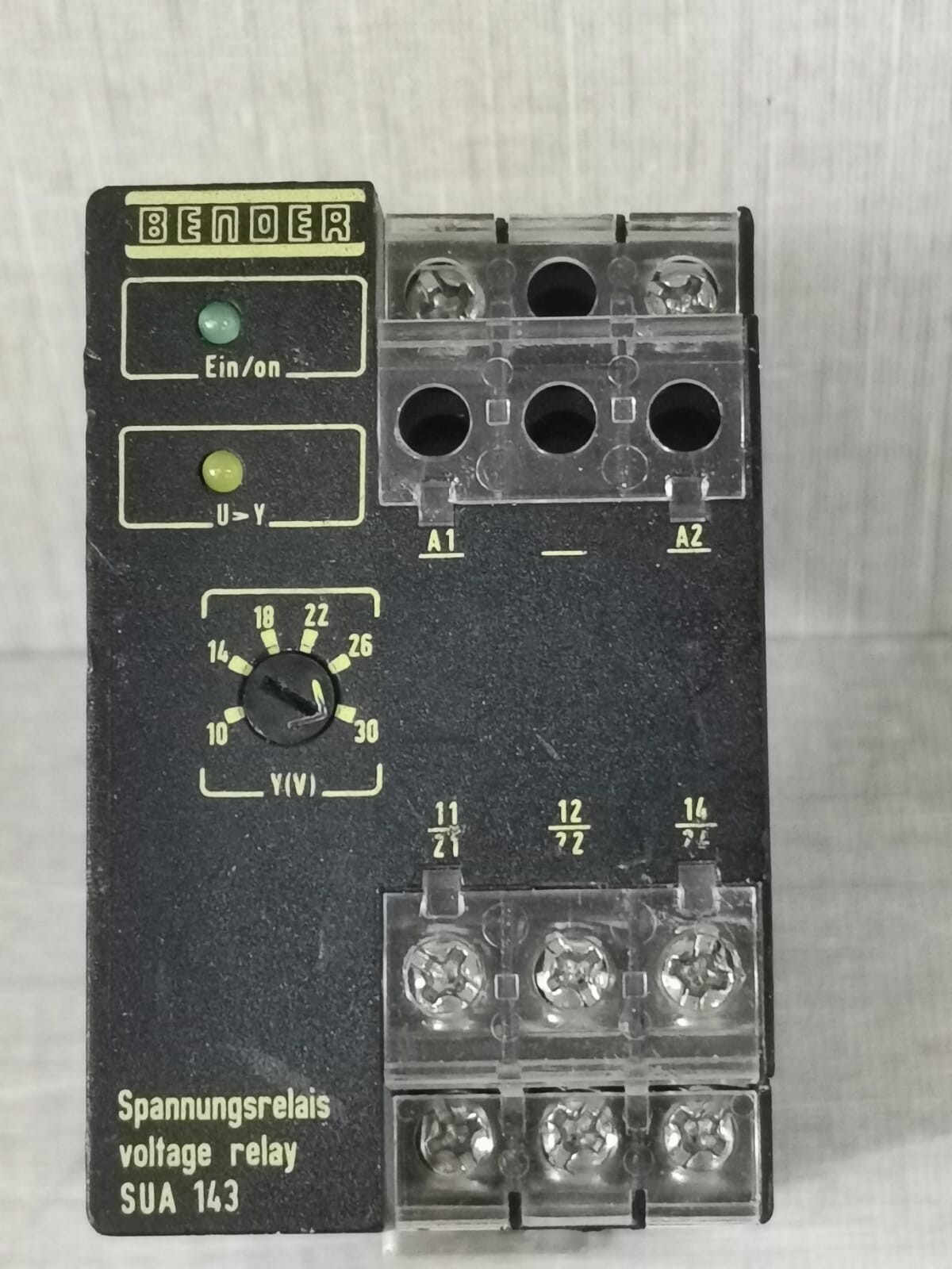 BENDER B932802 BENDER SUA143 B932802 VOLTAGE RELAY 2