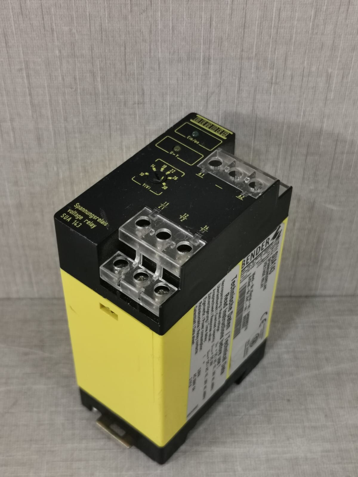 BENDER B932802 BENDER SUA143 B932802 VOLTAGE RELAY 8