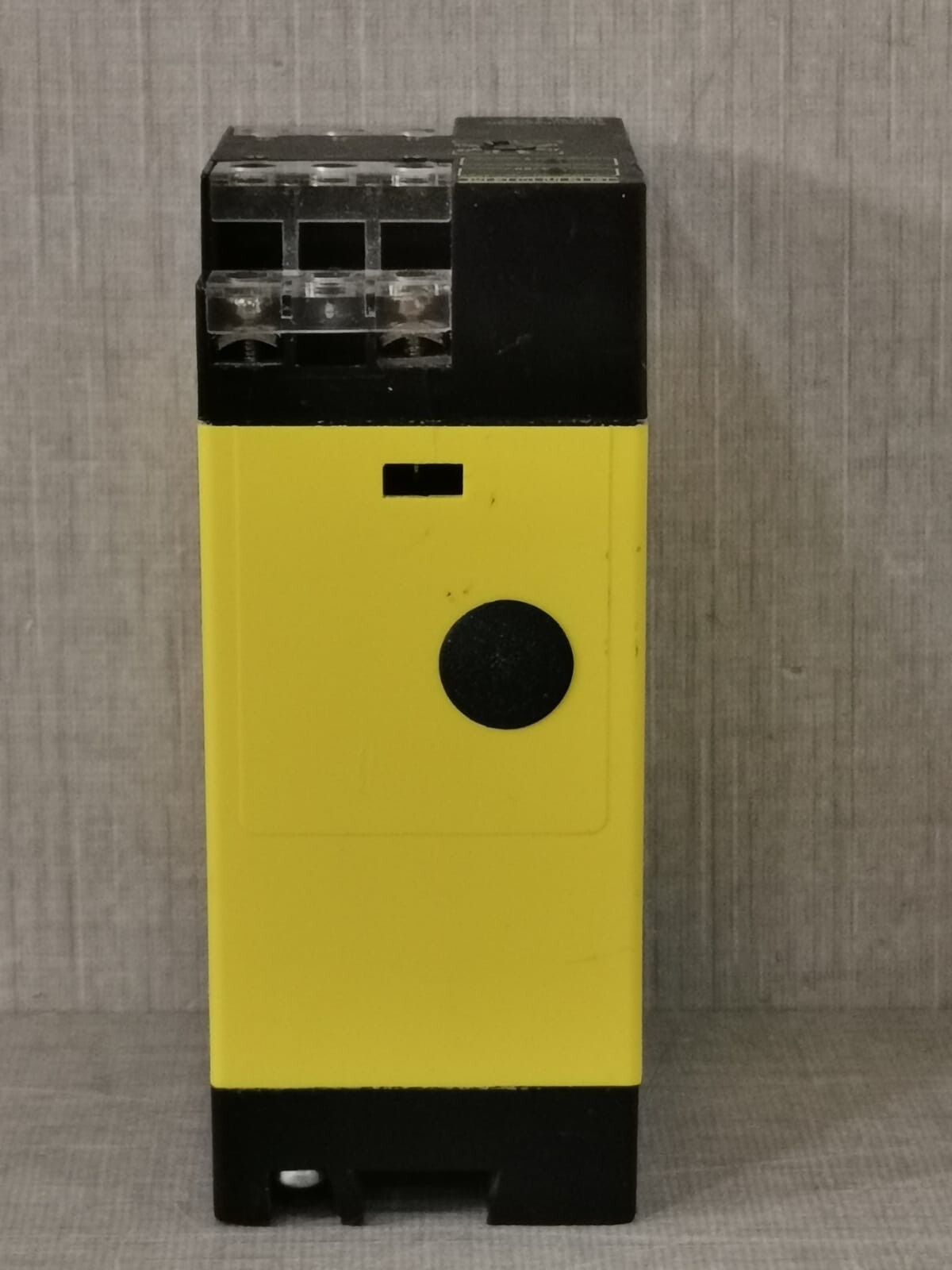 BENDER B932802 BENDER SUA143 B932802 VOLTAGE RELAY 10