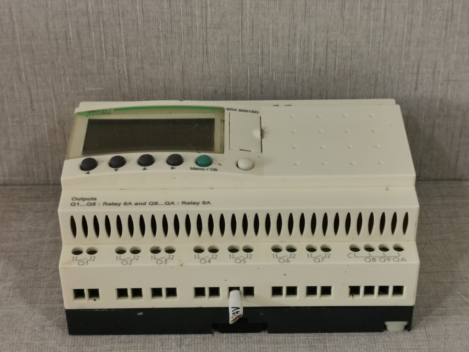 Schneider Electric SR3 B261BD SCHNEIDER ELECTRIC SR3 B261BD MODULAR SMART RELAY ZELIO LOGIC 6