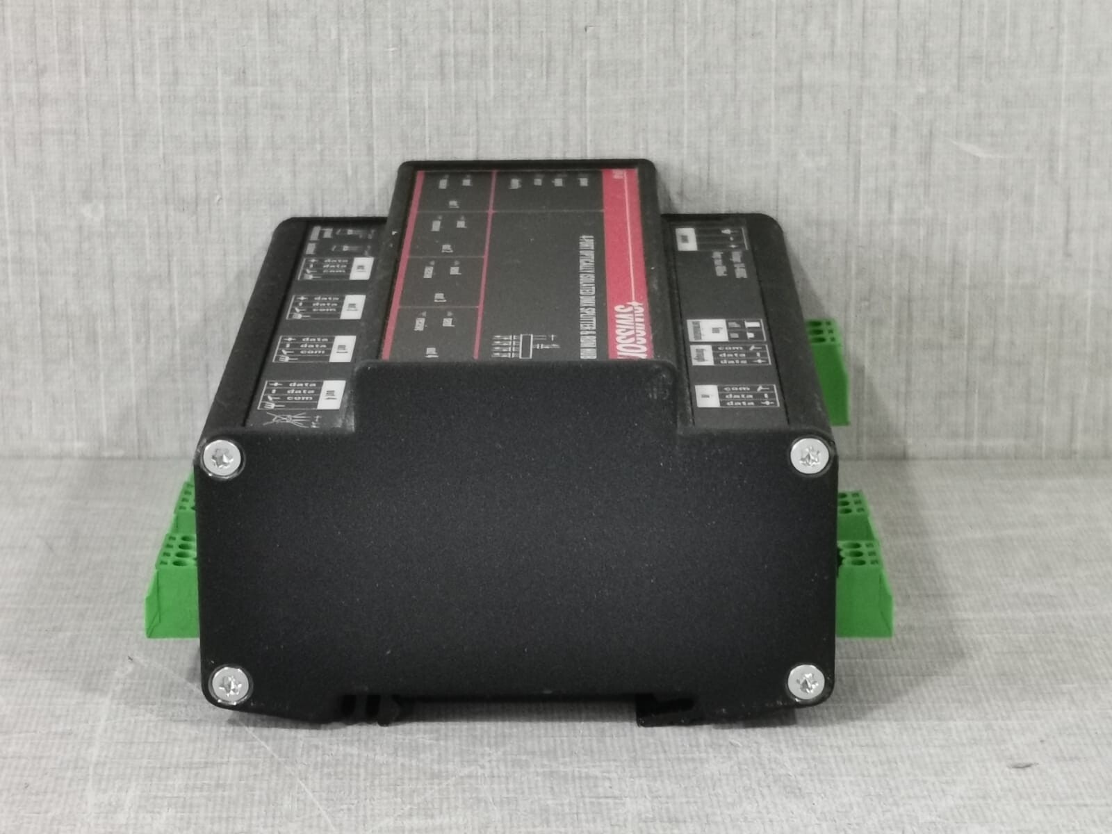 SWISSON ISP-4R-DC-TERM SWISSON ISP-4R-DC-TERM 4-PORT OPTICALLY ISOLATED DMX SPLITTER & RDM HUB 4W 7