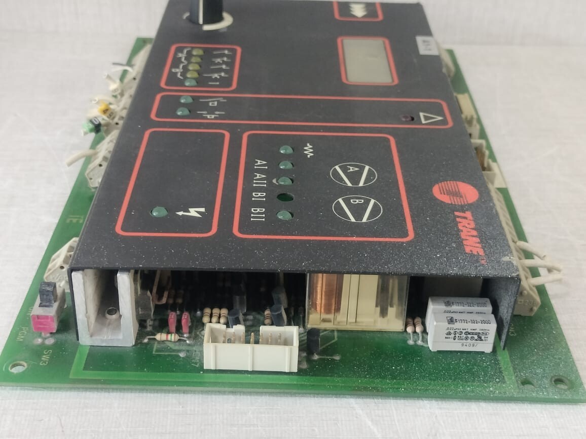 Trane AC900147 PLC X-13740078-01 A2 TRANE AC900147 PLC X-13740078-01 A2 -SCREEN DAMAGED 7