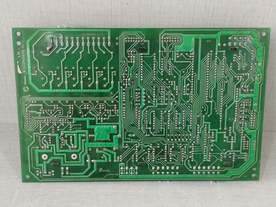 Trane AC900147 PLC X-13740078-01 A2 TRANE AC900147 PLC X-13740078-01 A2 -SCREEN DAMAGED 9