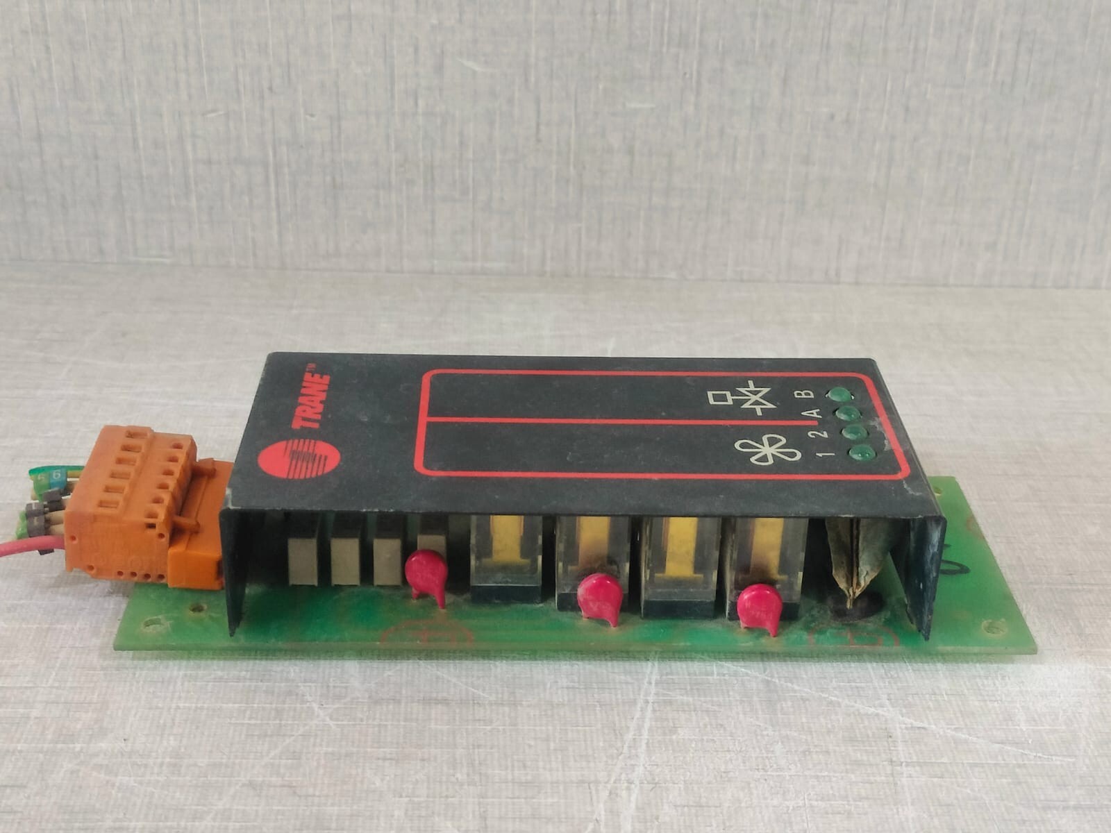 Trane X13740080-01 A1 / P100-813 E 1-C TRANE PLC AC950623 CONTROLLER X13740080-01 A1 / P100-813 E 1-C ACTIA 3