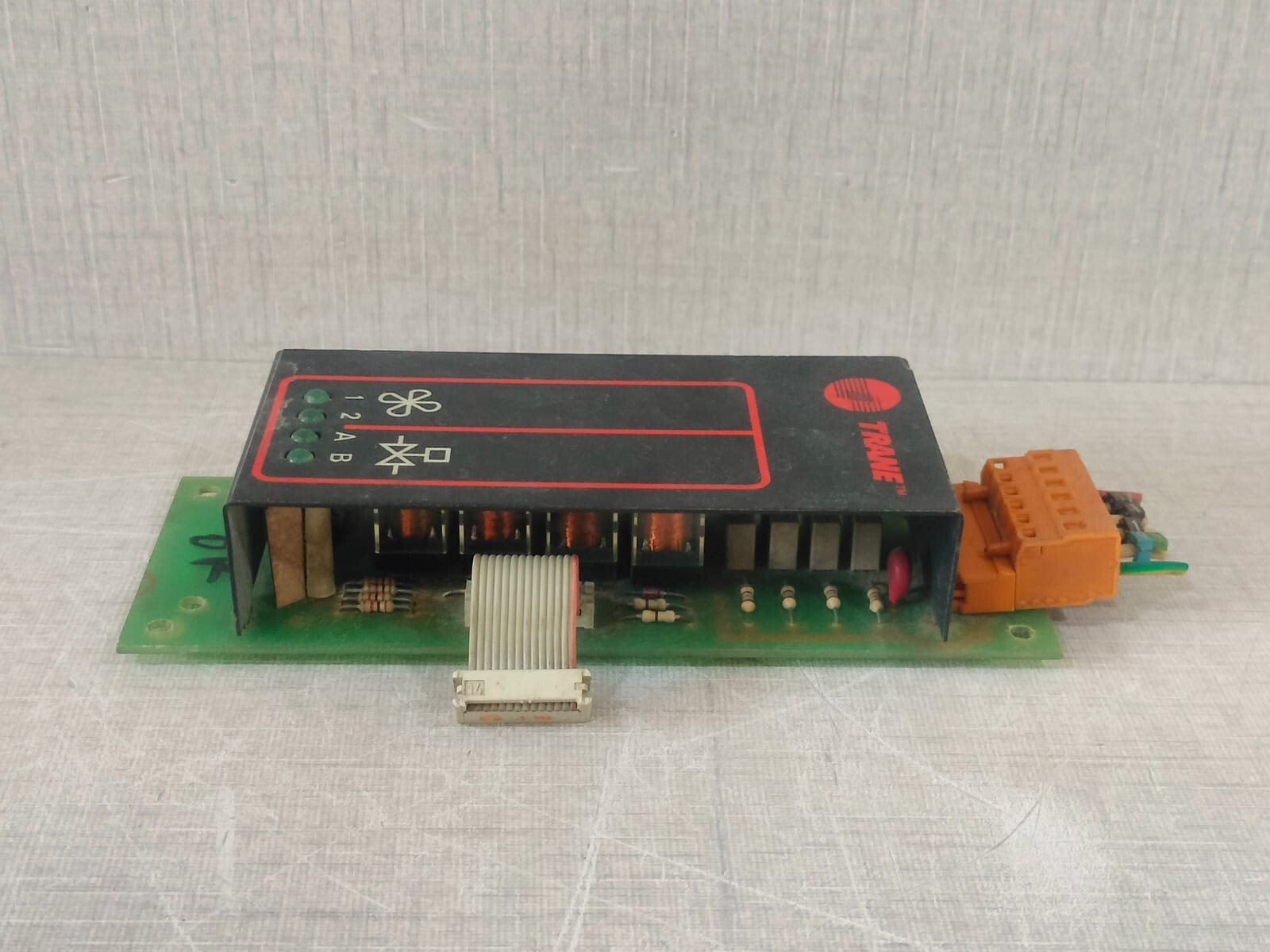 Trane X13740080-01 A1 / P100-813 E 1-C TRANE PLC AC950623 CONTROLLER X13740080-01 A1 / P100-813 E 1-C ACTIA 4