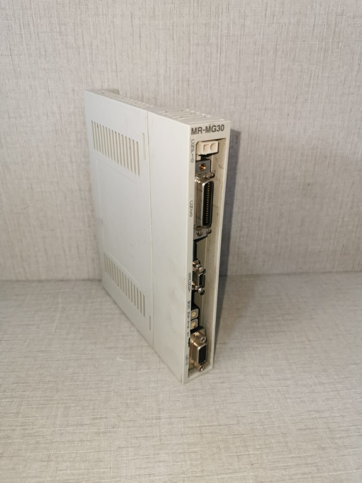 Mitsubishi Electric MR-MG30 MITSUBISHI MR-MG30 SERVO DRIVE - UNIT ONY, NO ACCESSORIES & WITH BROKEN PART 4