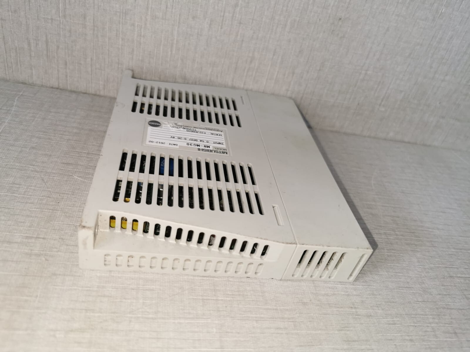 Mitsubishi Electric MR-MG30 MITSUBISHI MR-MG30 SERVO DRIVE - UNIT ONY, NO ACCESSORIES & WITH BROKEN PART 9