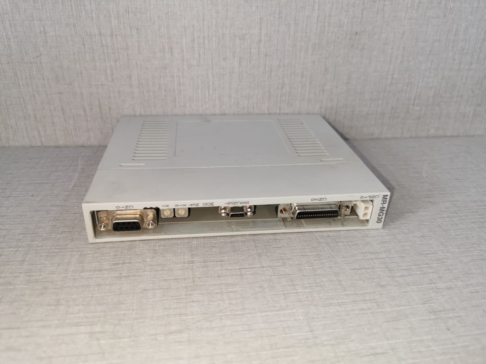 Mitsubishi Electric MR-MG30 MITSUBISHI MR-MG30 SERVO DRIVE - UNIT ONY, NO ACCESSORIES & WITH BROKEN PART 10