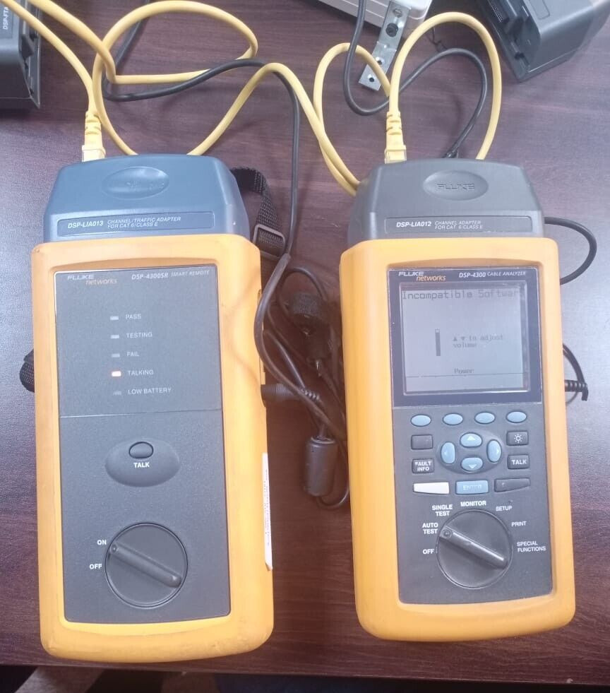 Fluke DSP-4300 Cable Analyzer and Fluke DSP-4300SR Smart Remote Fluke DSP-4300 Cable Analyzer and DSP-4300SR Smart Remote with 4 Adapter 2
