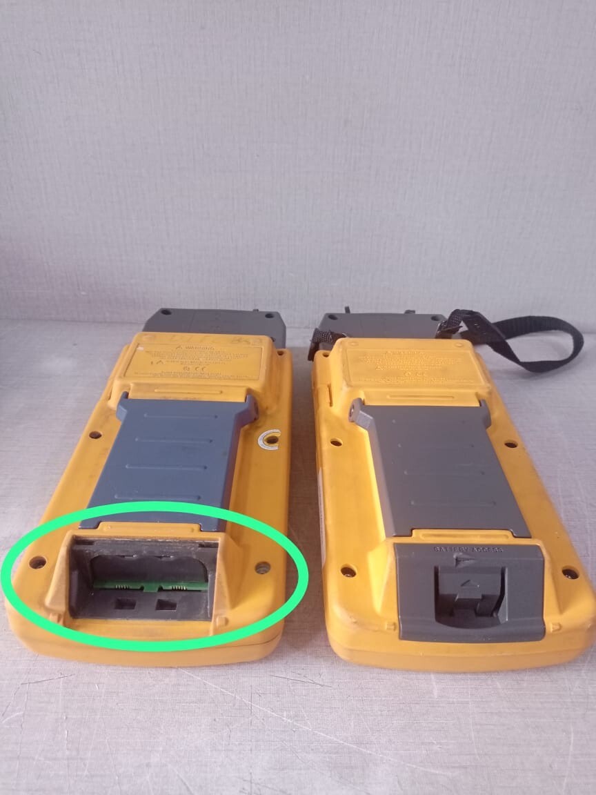 Fluke DSP-4300 Cable Analyzer and Fluke DSP-4300SR Smart Remote Fluke DSP-4300 Cable Analyzer and DSP-4300SR Smart Remote with 4 Adapter 3