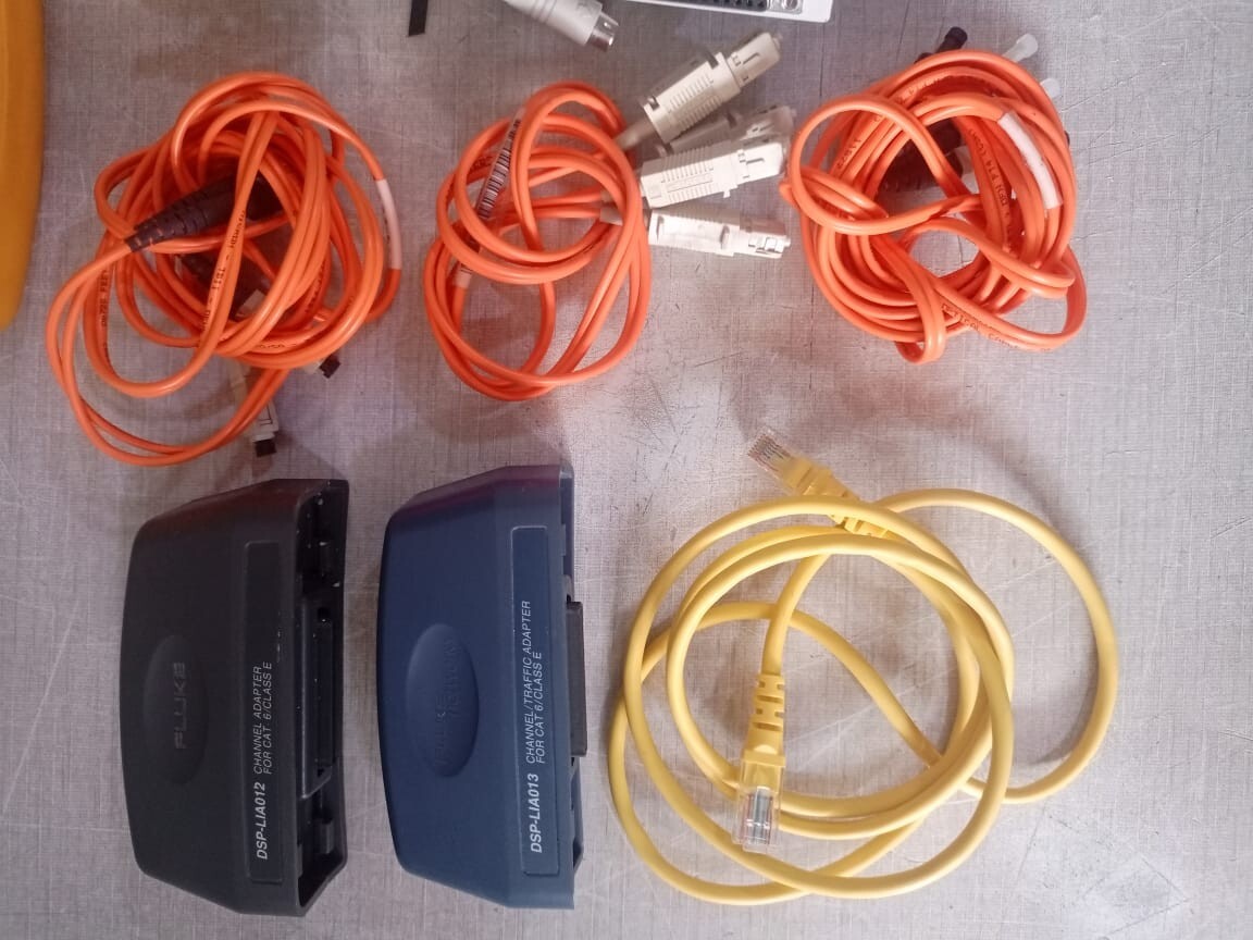 Fluke DSP-4300 Cable Analyzer and Fluke DSP-4300SR Smart Remote Fluke DSP-4300 Cable Analyzer and DSP-4300SR Smart Remote with 4 Adapter 5