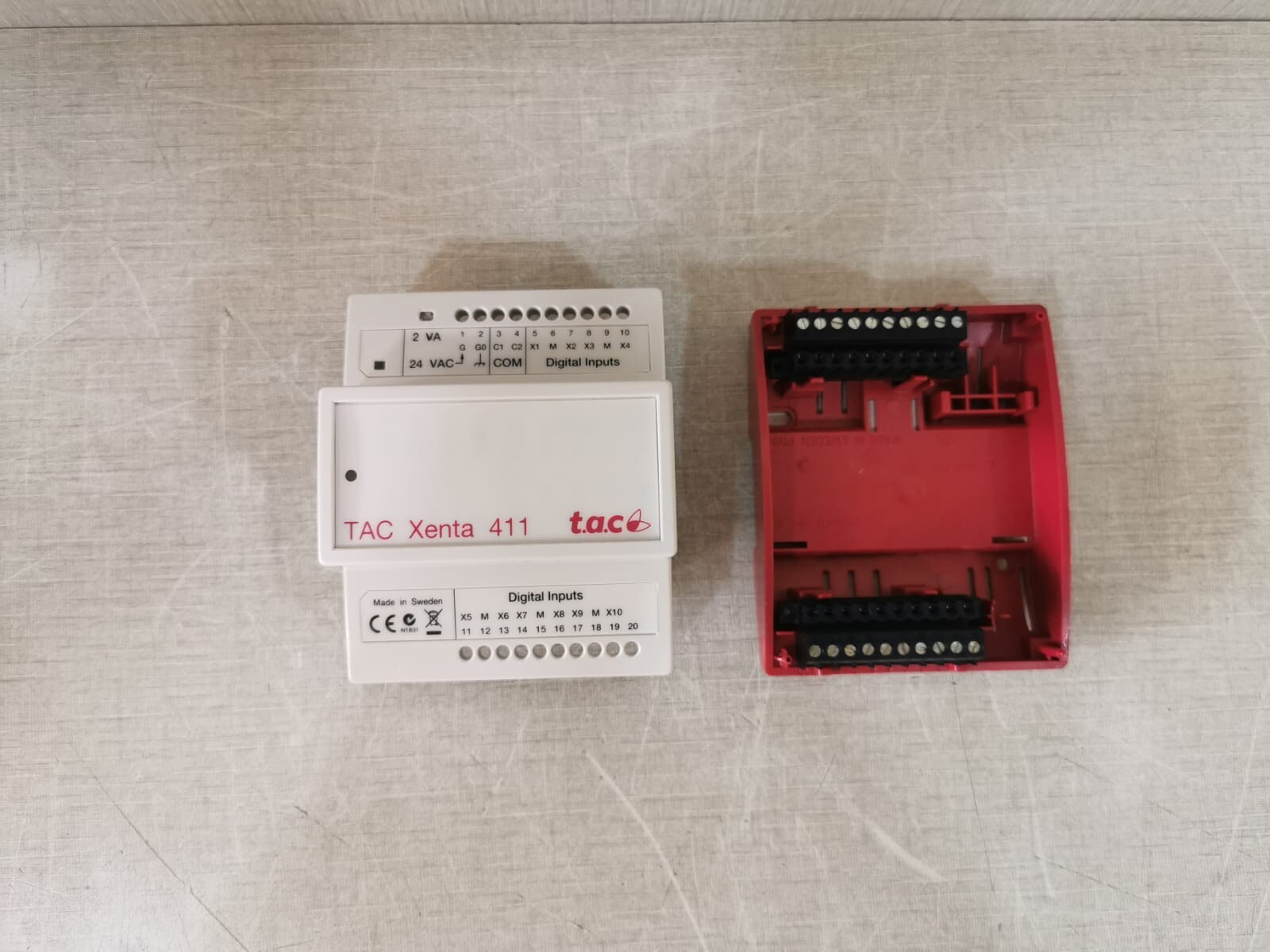 Schneider Electric BASE-411 411 Schneider Electric TAC Xenta 007302011 Ver 1.05 + TERMINAL PART/BASE 4
