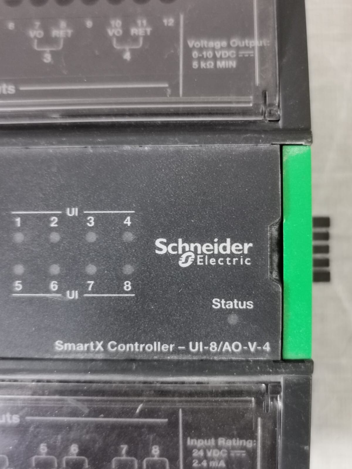 Schneider Electric UI-8/AO-V-4 Schneider Electric SXWUI8V4X10001 SmartX Controller UI-8/AO-V-4 WITH BASE 2