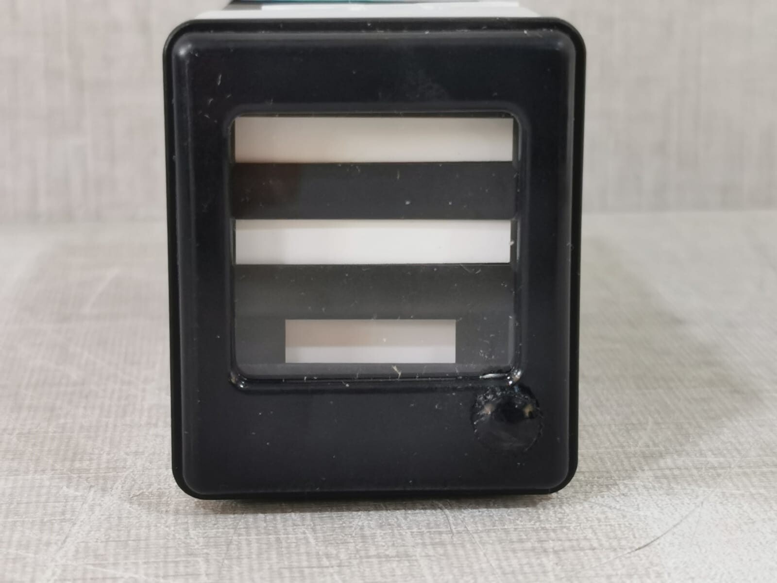 Phoenix Contact MR21 Phoenix Contact MR21 Drop Indicator/Annunciator Relays 4