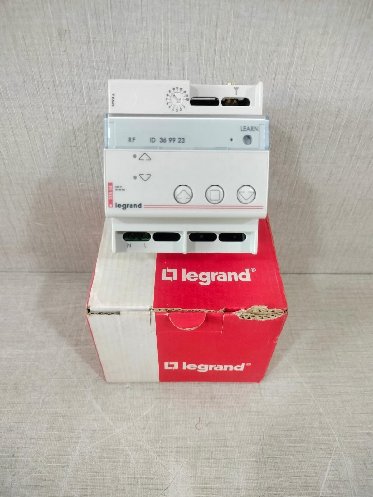 Legrand 50-60-HZ LEGRAND 036 04 INTERFACE IN ONE 230V- 50-60-Hz 3