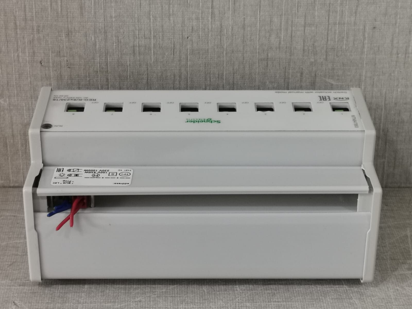 Schneider Electric MTN647893 Schneider Electric MTN647893 Switch Actuator REG-K/8x230/16 4