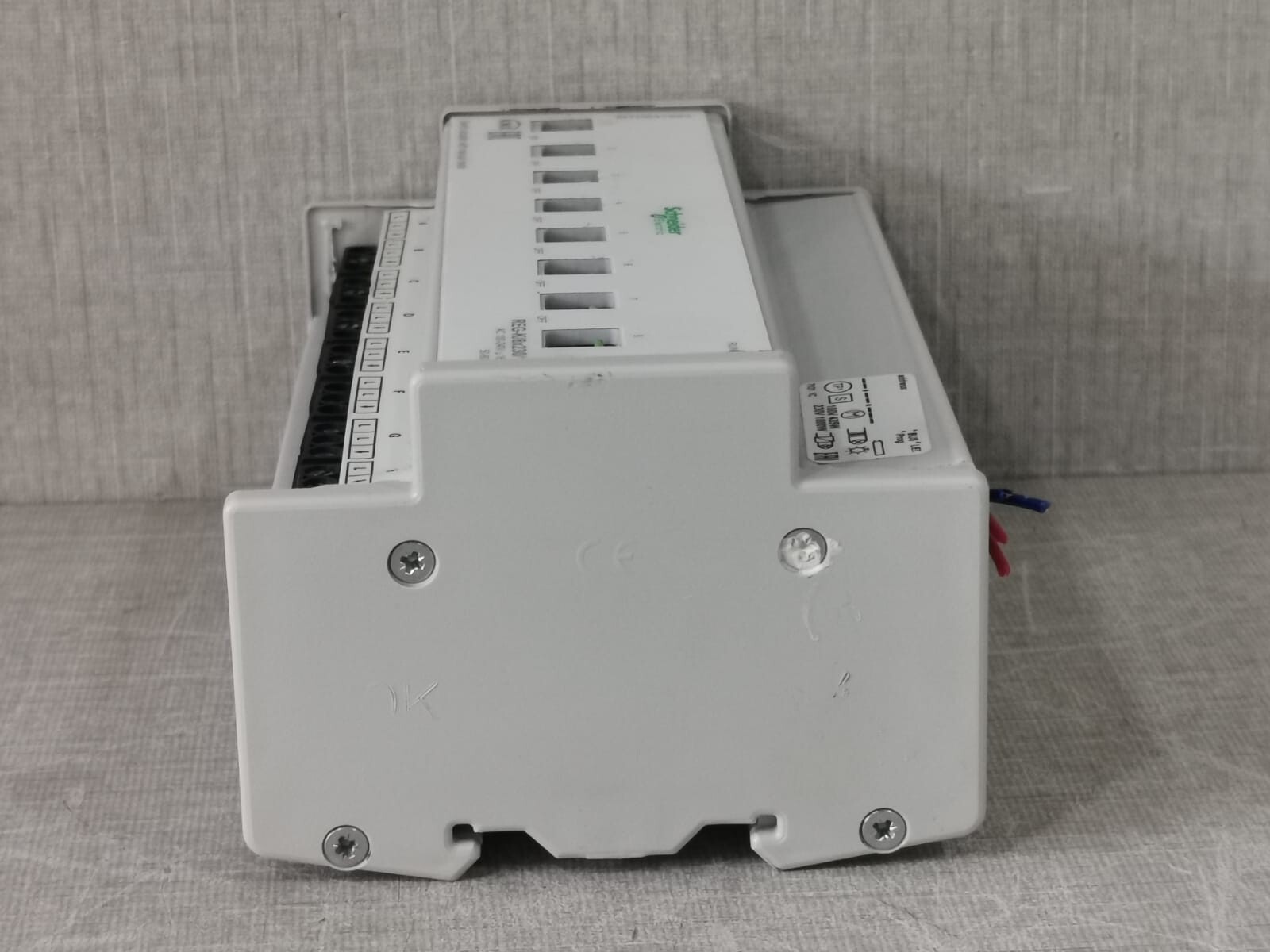 Schneider Electric MTN647893 Schneider Electric MTN647893 Switch Actuator REG-K/8x230/16 7