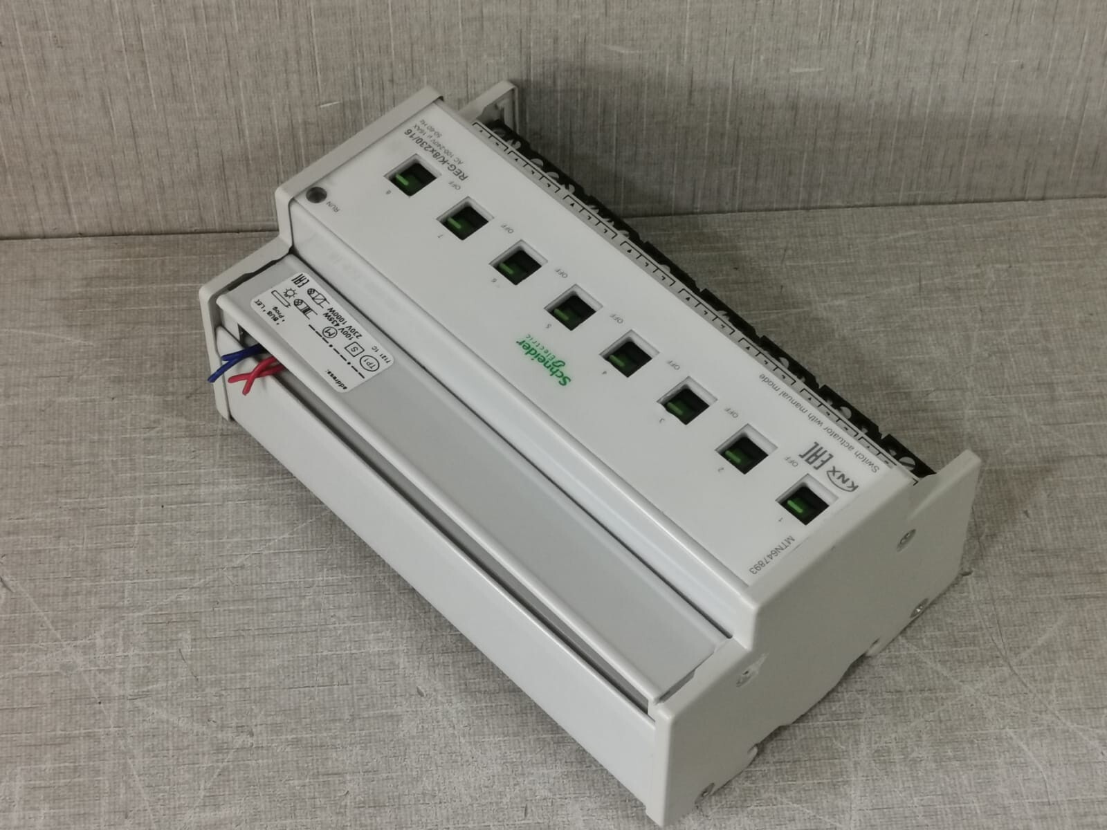 Schneider Electric MTN647893 Schneider Electric MTN647893 Switch Actuator REG-K/8x230/16 9