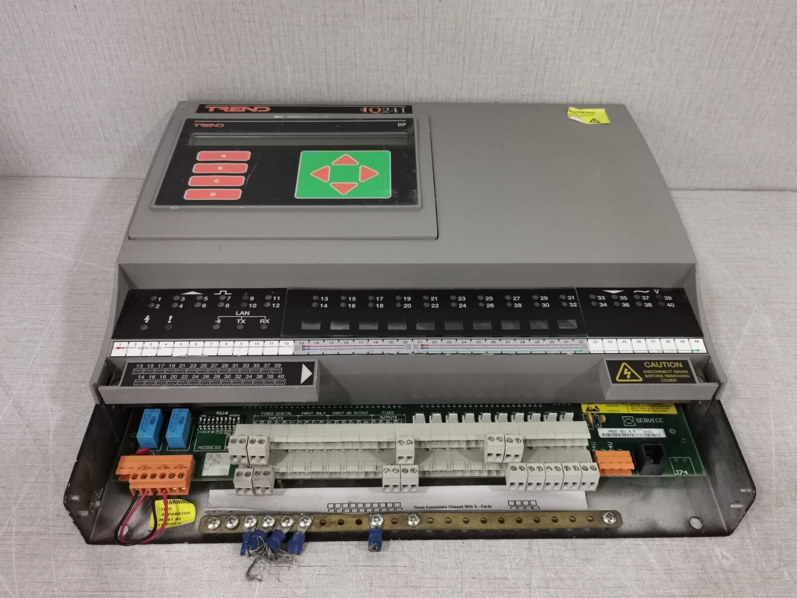 Trend IQ242/UNB/DP/230VAC TREND IQ241 / IQ242/UNB/DP/230VAC CONTROLLER 2