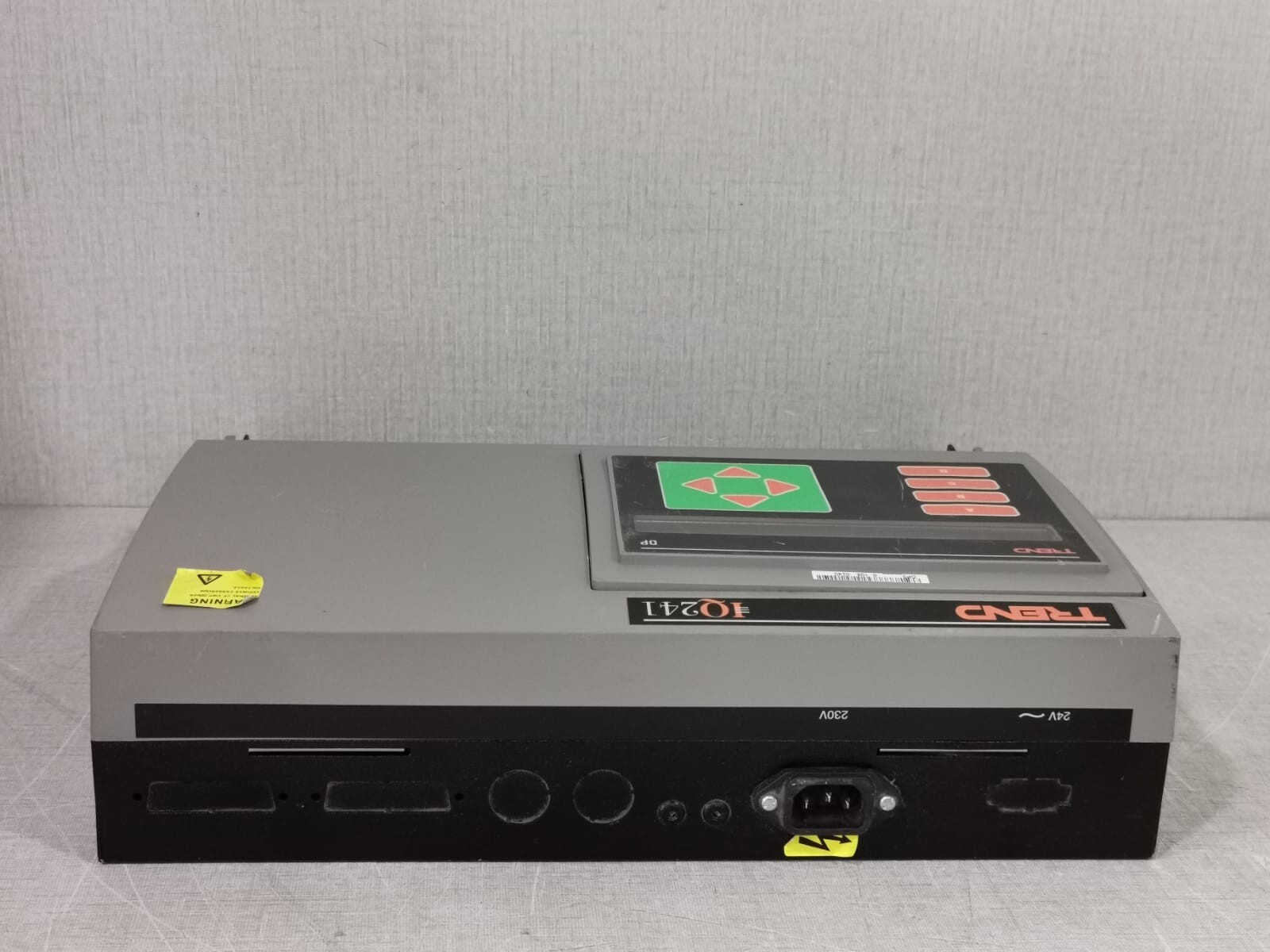 Trend IQ242/UNB/DP/230VAC TREND IQ241 / IQ242/UNB/DP/230VAC CONTROLLER 5
