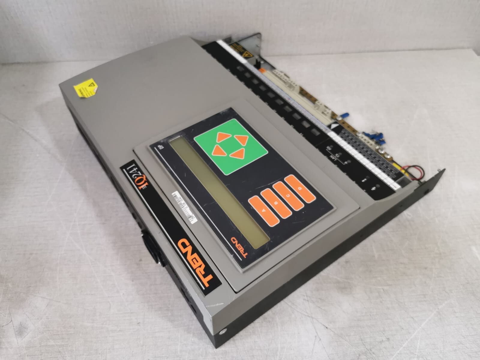 Trend IQ242/UNB/DP/230VAC TREND IQ241 / IQ242/UNB/DP/230VAC CONTROLLER 9