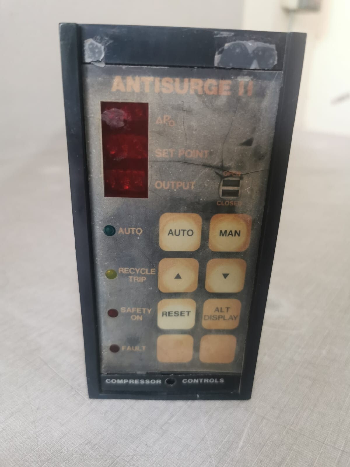 COMPRESSOR CONTROLS CONTROLS COMPRESSOR CONTROLS ANTISURGE II - with Crack on the Screen 4
