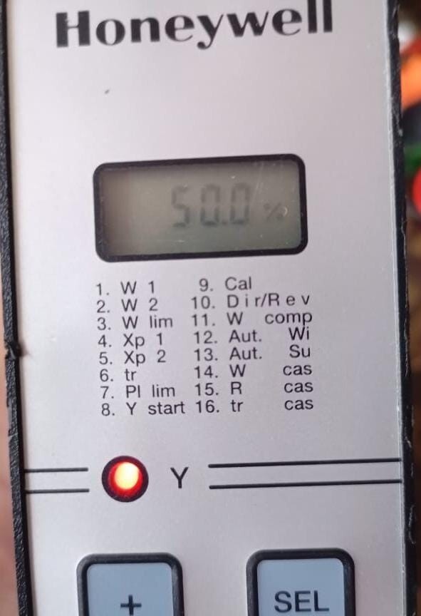 Honeywell R7420B1036 HONEYWELL MICRONIK 100 R7420B1036 TEMPERATURE CONTROLLER 3