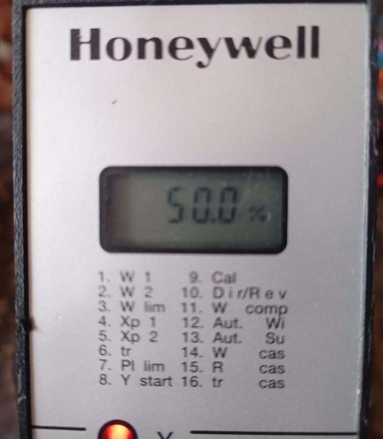 Honeywell R7420B1036 HONEYWELL MICRONIK 100 R7420B1036 TEMPERATURE CONTROLLER 4