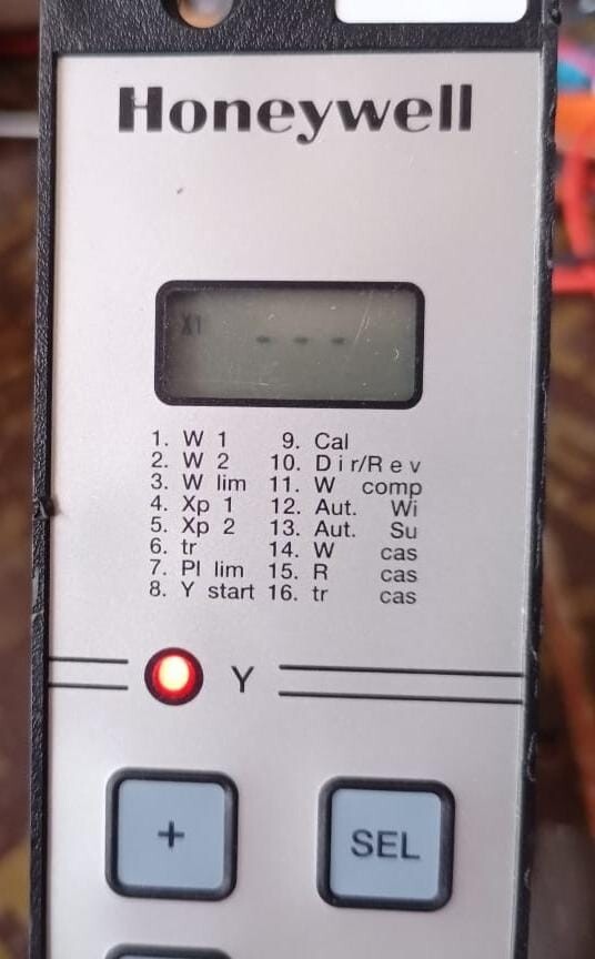 Honeywell R7420B1036 HONEYWELL MICRONIK 100 R7420B1036 TEMPERATURE CONTROLLER 6