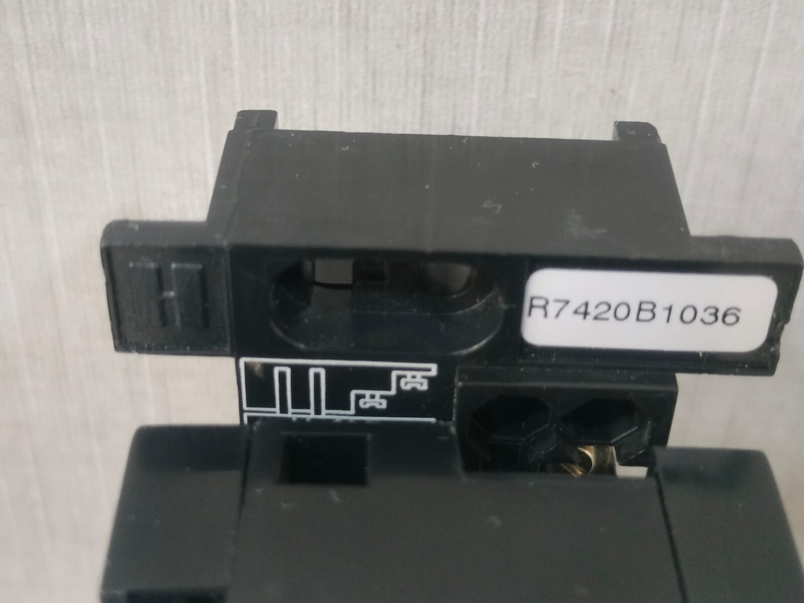 Honeywell R7420B1036 HONEYWELL MICRONIK 100 R7420B1036 TEMPERATURE CONTROLLER 8