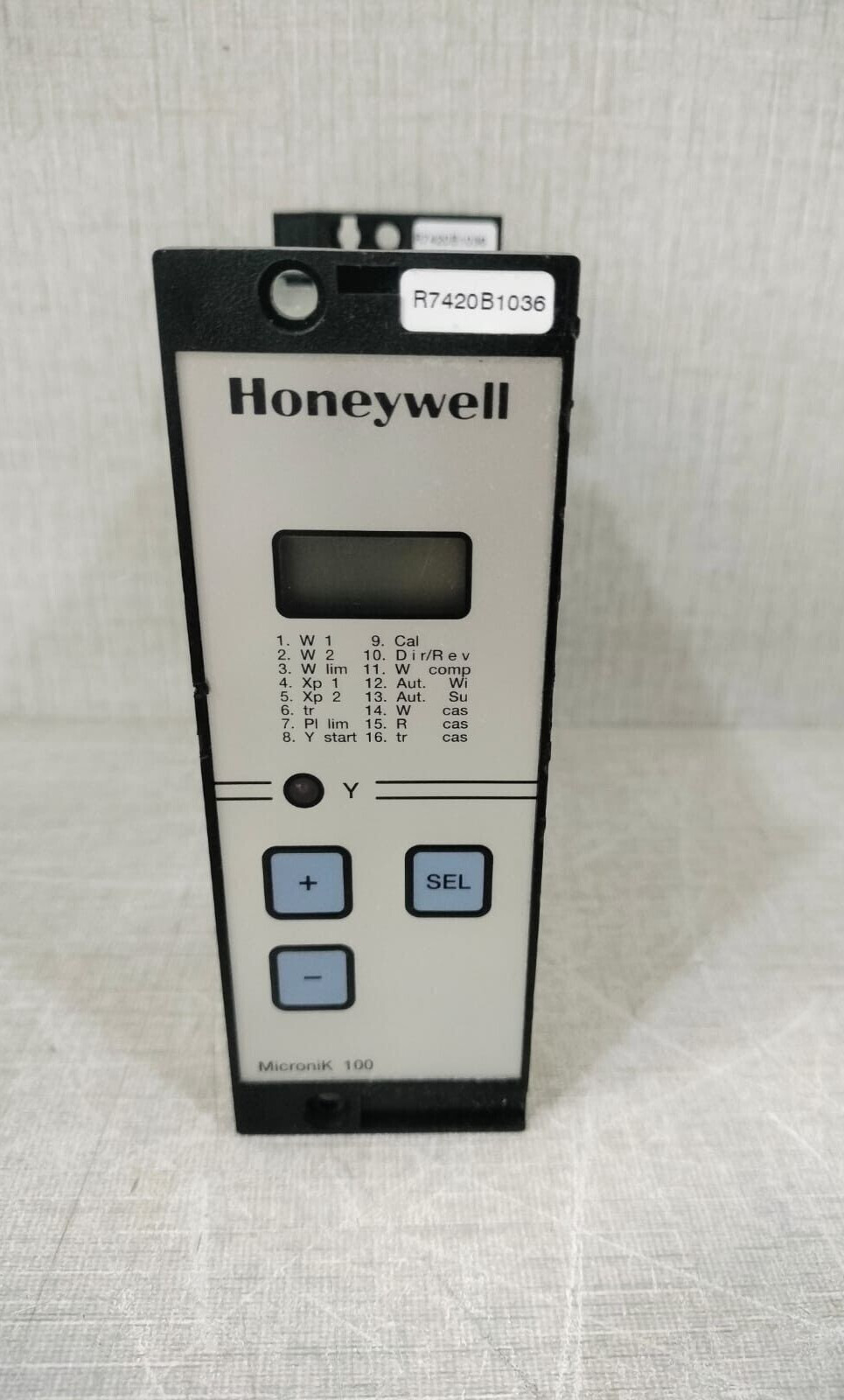 HONEYWELL MICRONIK 100 R7420B1036 TEMPERATURE CONTROLLER