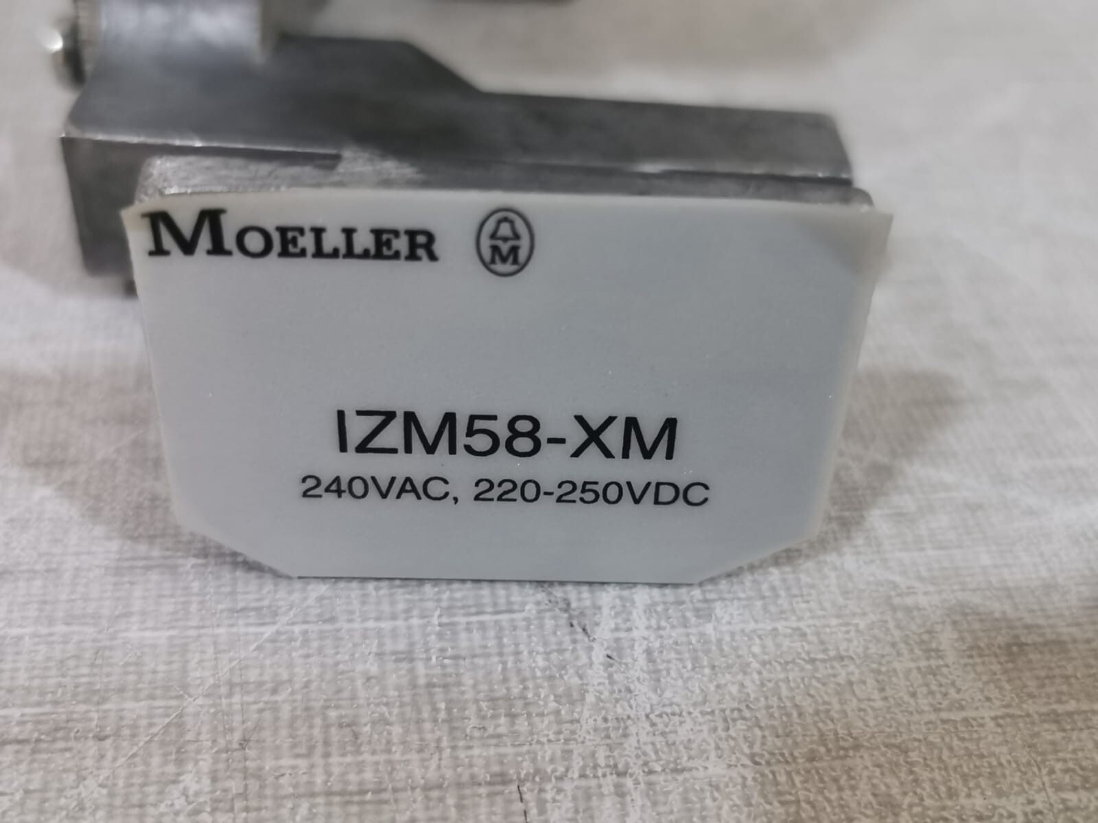 Moeller CL00353 Moeller IZM58-XM CL00353 Electrical Charging Device IZM58-XM230AC/250DC 2