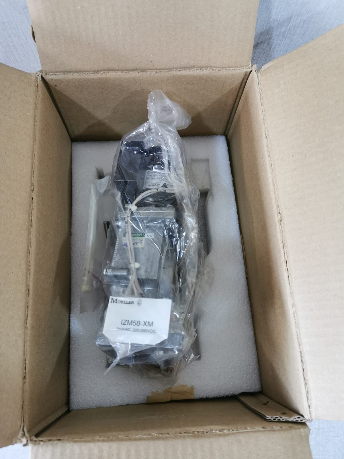 Moeller CL00353 Moeller IZM58-XM CL00353 Electrical Charging Device IZM58-XM230AC/250DC 3