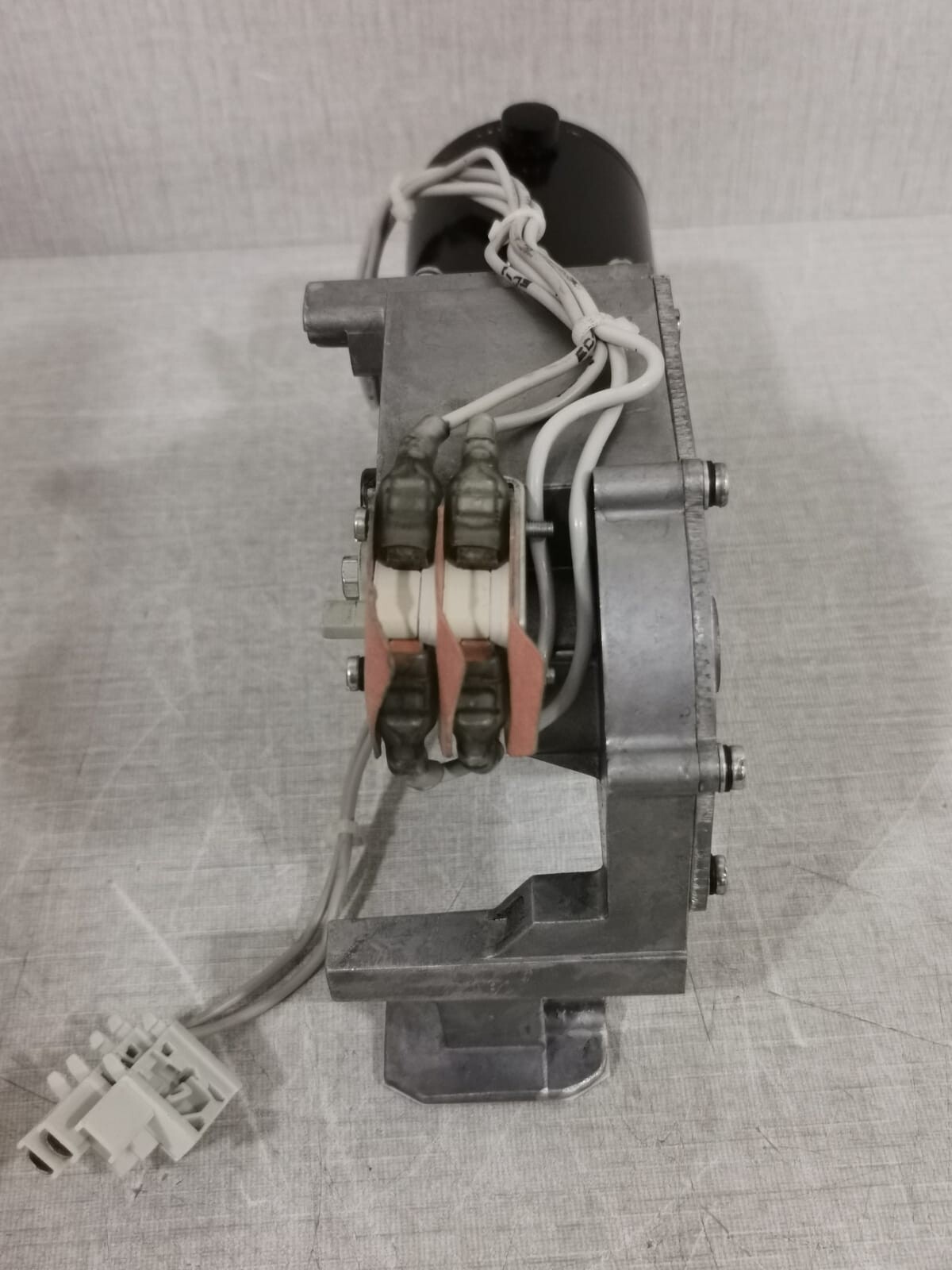 Moeller CL00353 Moeller IZM58-XM CL00353 Electrical Charging Device IZM58-XM230AC/250DC 6