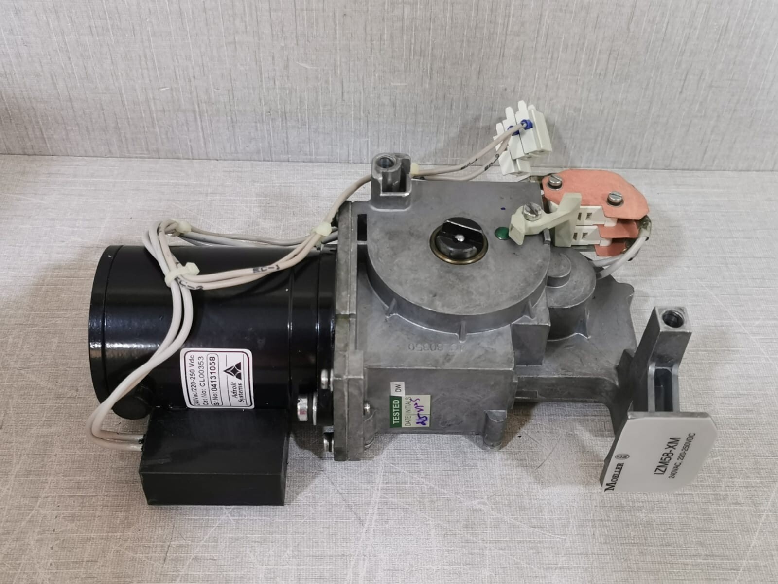 Moeller CL00353 Moeller IZM58-XM CL00353 Electrical Charging Device IZM58-XM230AC/250DC 8