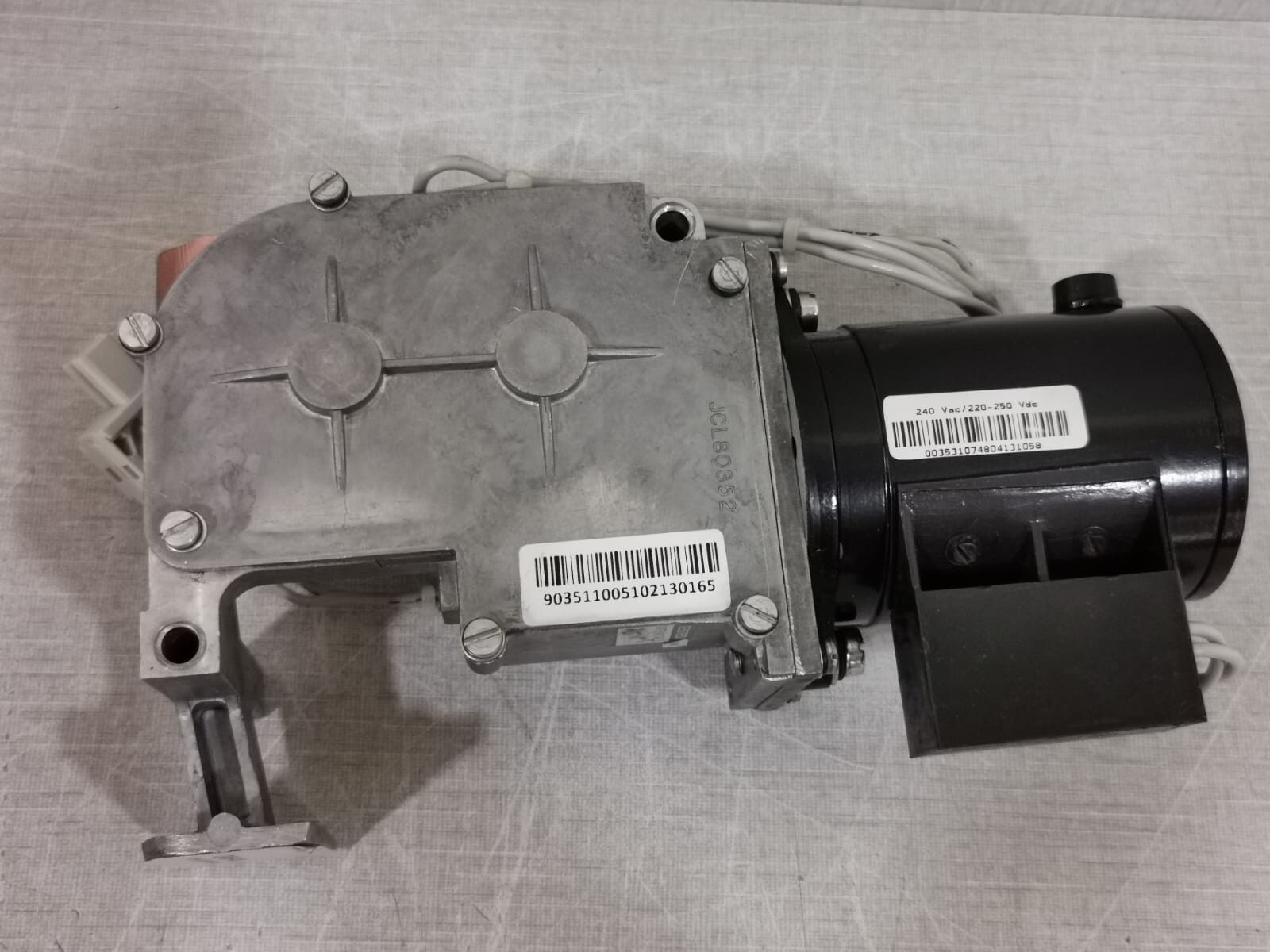 Moeller CL00353 Moeller IZM58-XM CL00353 Electrical Charging Device IZM58-XM230AC/250DC 9