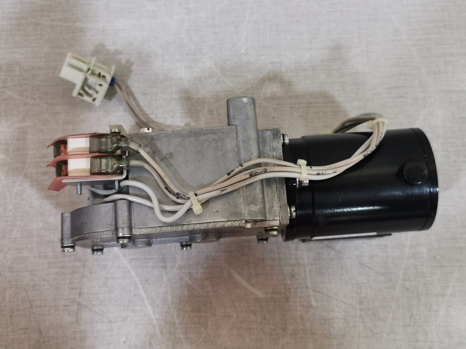 Moeller CL00353 Moeller IZM58-XM CL00353 Electrical Charging Device IZM58-XM230AC/250DC 10