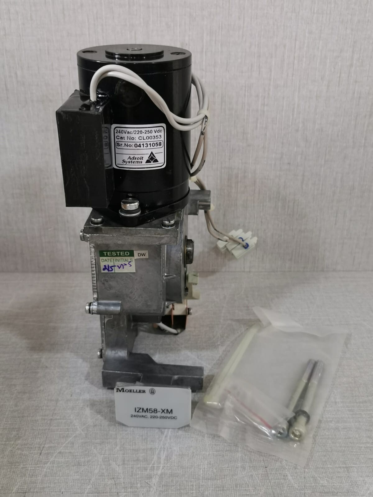 Moeller IZM58-XM CL00353 Electrical Charging Device IZM58-XM230AC/250DC