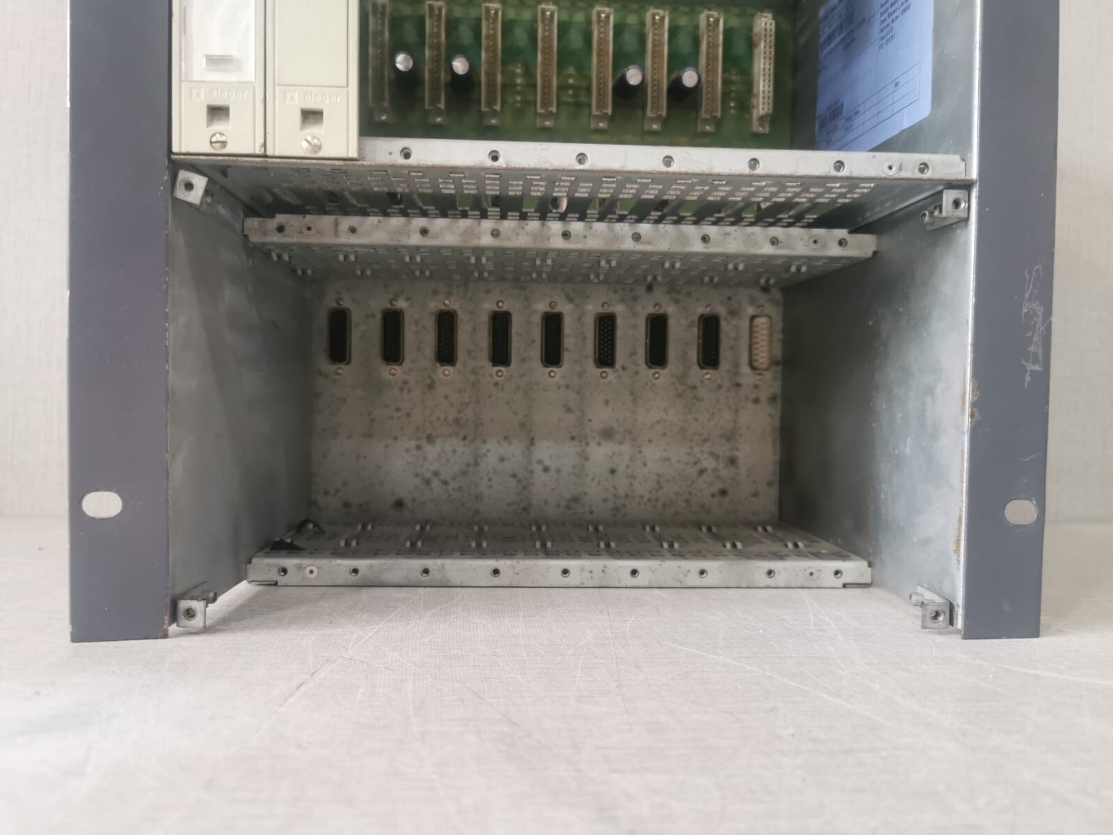 SIEGER 05701-A-0502 05701-A-0502 Iss. 7 SIEGER Rack Assembly 8 Way Front Access - RACK ONLY 5