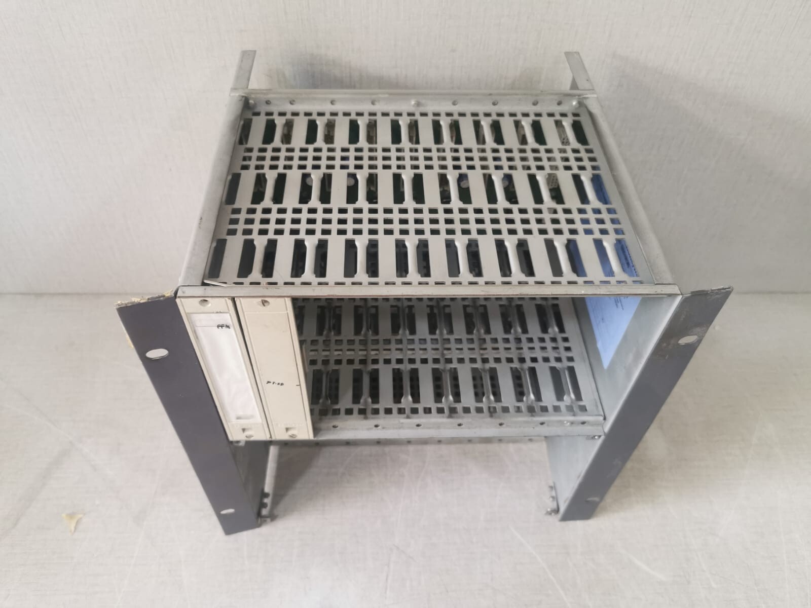 SIEGER 05701-A-0502 05701-A-0502 Iss. 7 SIEGER Rack Assembly 8 Way Front Access - RACK ONLY 6